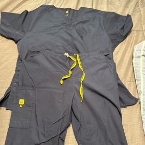 Women’s scrubs
